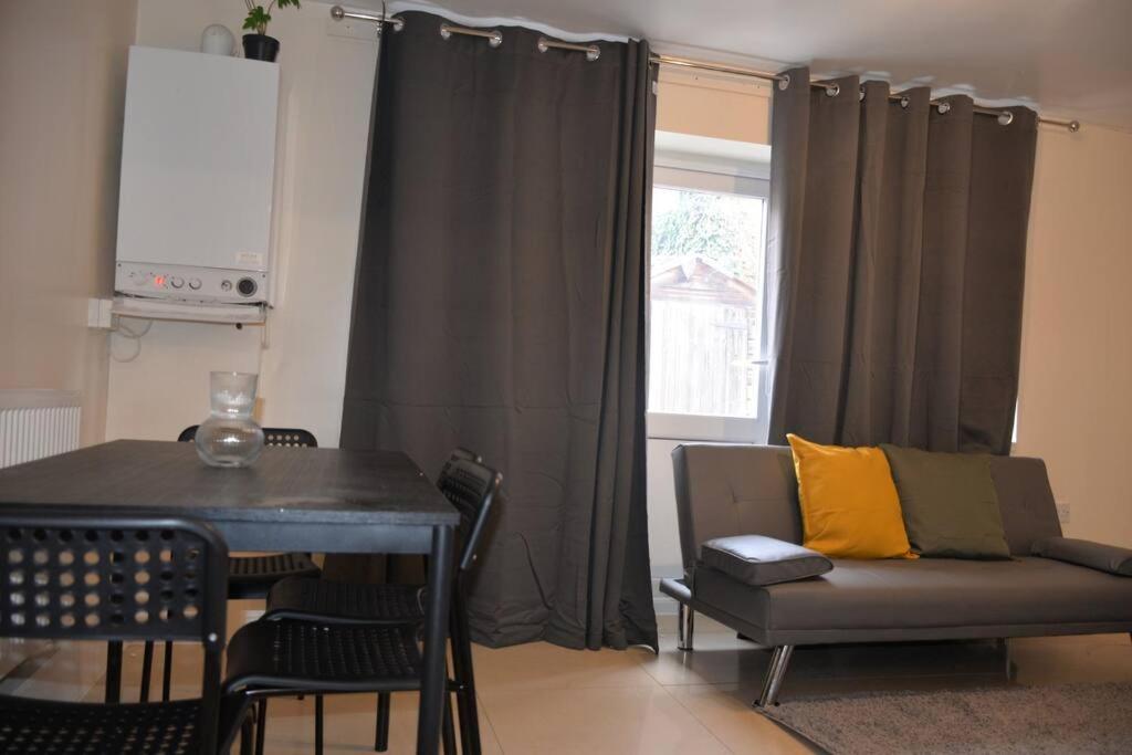 London 4 Bedroom House Exteriör bild