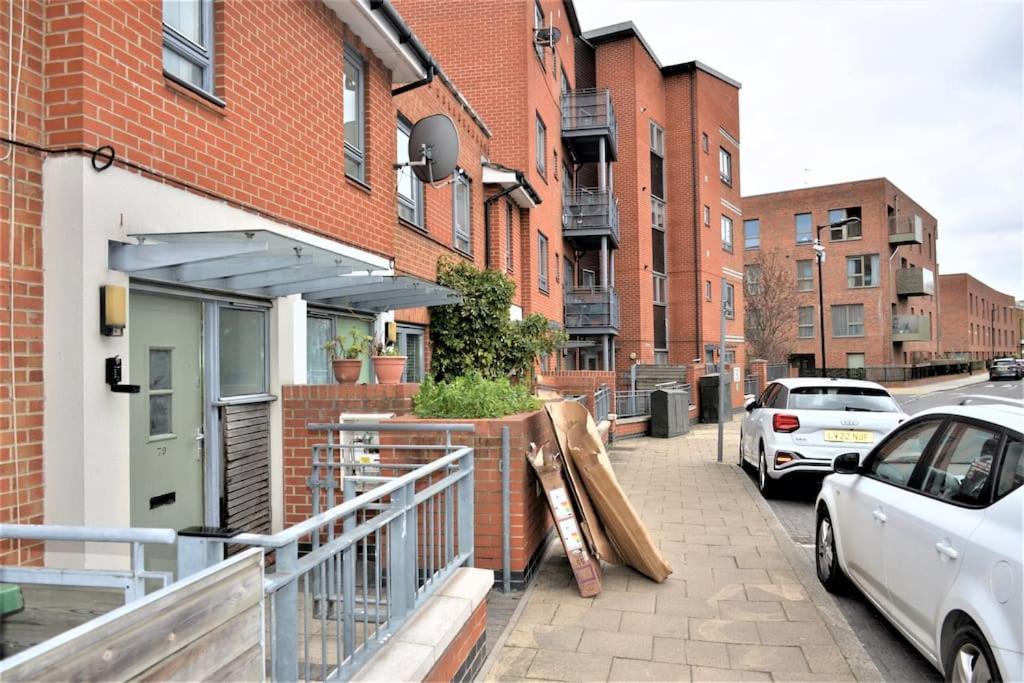 London 4 Bedroom House Exteriör bild