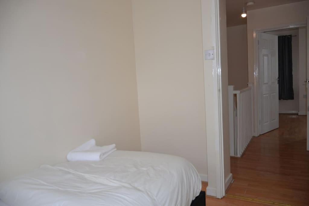 London 4 Bedroom House Exteriör bild