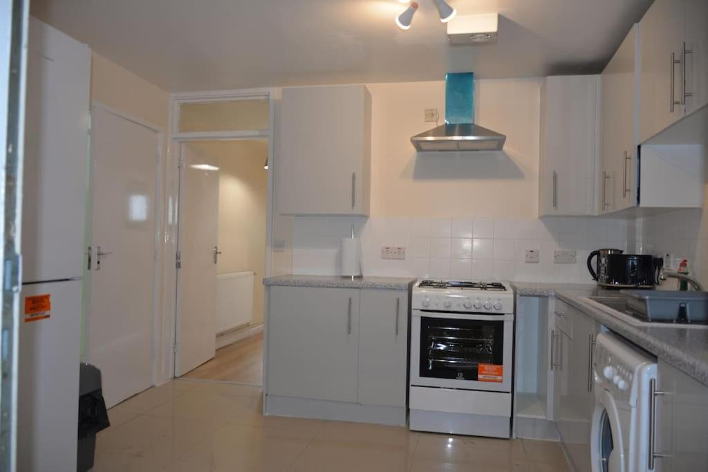 London 4 Bedroom House Exteriör bild