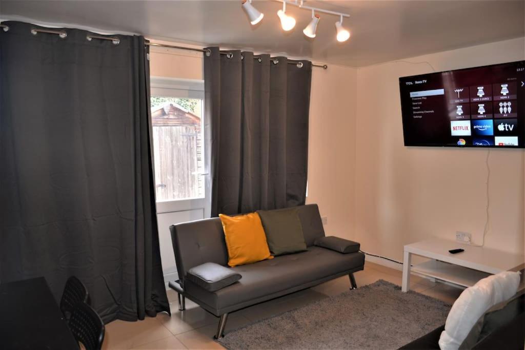 London 4 Bedroom House Exteriör bild