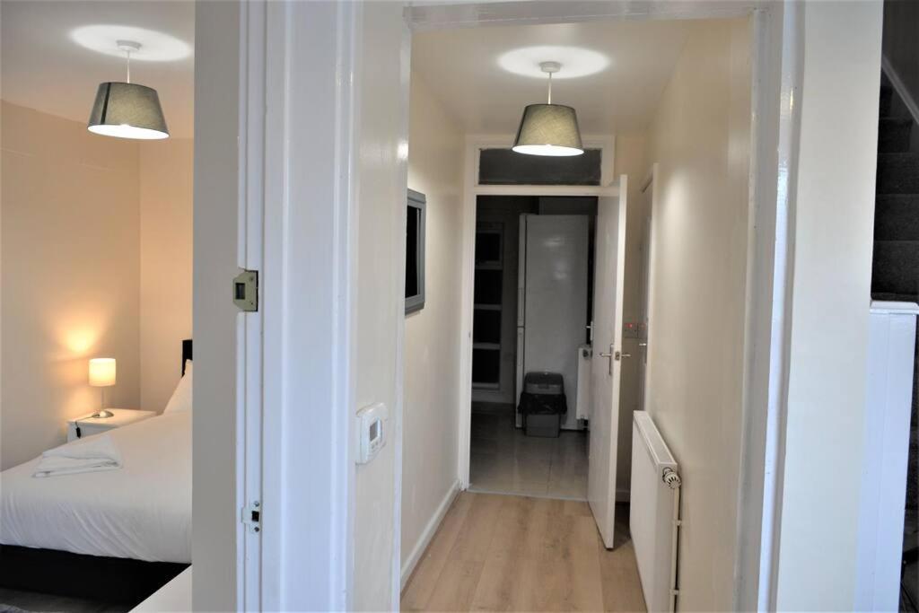 London 4 Bedroom House Exteriör bild